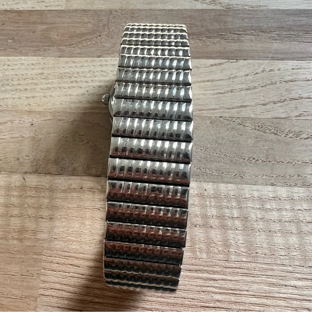 Ladies mother of pearl dial stainless steel bracelet watch NEW BATTERY